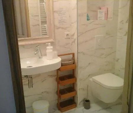 La Dentelliere 3*