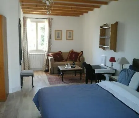 La Dentelliere 3*